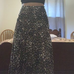 W by worth maxi skirt, says size 0X but fits like an XS great condition